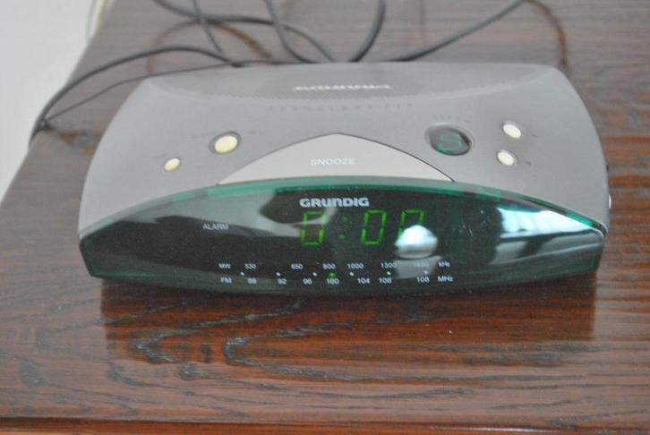 Wekkerradio, Grundig, Sanoclock 720, Witgoed en Apparatuur, Wekkers, Gebruikt, Digitaal, Ophalen of Verzenden