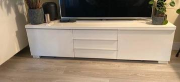 IKEA TV-meubel wit met opbergruimte beschikbaar voor biedingen