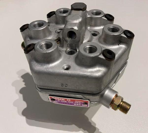 Brandstofverdeler BOSCH 0438100069 W126 W123 W116 R107 W460, Auto-onderdelen, Brandstofsystemen, Mercedes-Benz, Gebruikt, Ophalen of Verzenden