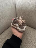Baby Crochet Sneakers - AJ Travis Mocha, Kinderen en Baby's, Babykleding | Schoentjes en Sokjes, Slofjes, HypeBaby, Nieuw, Verzenden