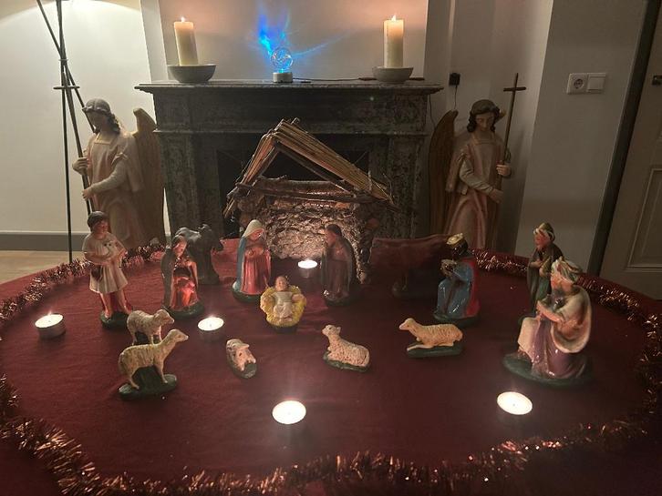 Mooie oude Kerstgroep 15-delig 20 cm hoog, Antiek en Kunst, Antiek | Religie, Ophalen of Verzenden