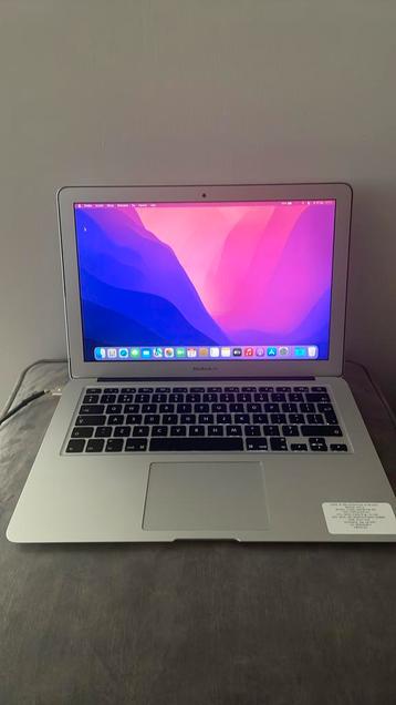 Macbook Air A1466 13inch i5 beschikbaar voor biedingen