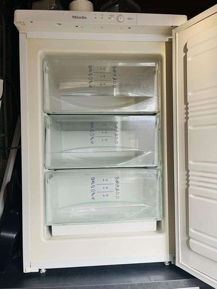 Miele Vriezer - Betrouwbare Vrieskast, Witgoed en Apparatuur, Vriezers en Diepvrieskisten, Gebruikt, Vrijstaand, Vrieskast, 120 tot 140 cm