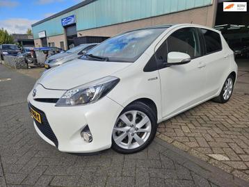 Toyota Yaris 1.5 Full Hybrid Dynamic GARANTIE Glazen dak Nav beschikbaar voor biedingen