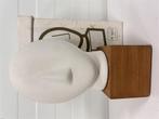 A6163. Tof sculptuur van Ikea, Nagon, Ab. Majid, 2003, met d