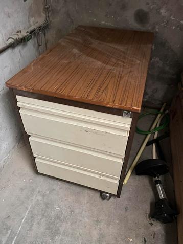 Vintage Ladekast Bureau met 3 Lades beschikbaar voor biedingen