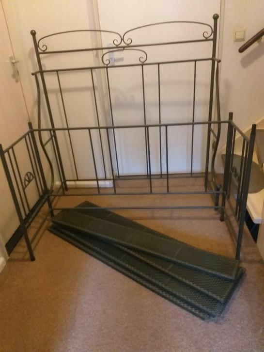 Metalen wandrek., Huis en Inrichting, Woonaccessoires | Wandplanken en Boekenplanken, Zo goed als nieuw, Ophalen