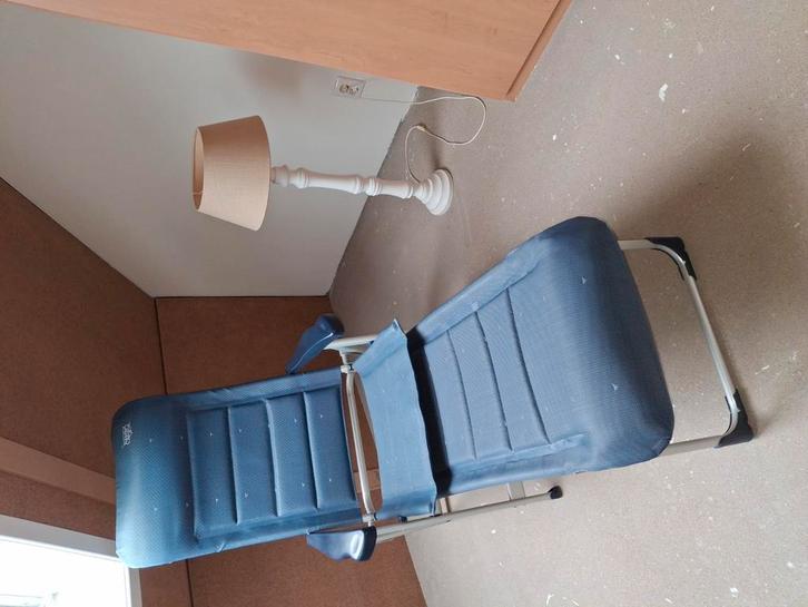 Crespo stoel oudje maar? Lees verder beschrijving, Caravans en Kamperen, Kampeermeubelen, Zo goed als nieuw, Campingstoel, Ophalen