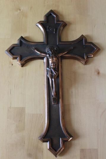 Koperen kruis met Jesus beschikbaar voor biedingen