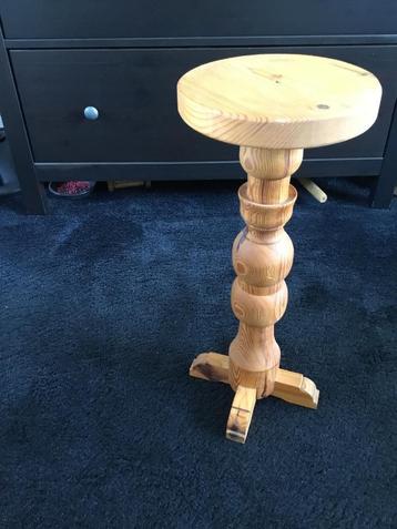 Bloemen/bijzettafeltje grenen hout beschikbaar voor biedingen