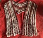 Gehaakte sjaal en nog een restje wol, Kleding | Dames, Ophalen of Verzenden, Nieuw, Maat 38/40 (M), Overige kleuren