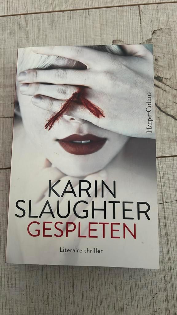 Karin Slaughter - Gespleten, Boeken, Thrillers, Zo goed als nieuw, Nederland, Ophalen of Verzenden