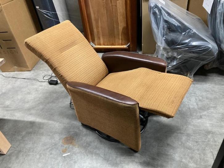 relaxfauteuil op draaipoot stof en leer ALS NIEUW, Huis en Inrichting, Fauteuils, Zo goed als nieuw, Leer, Stof, 50 tot 75 cm
