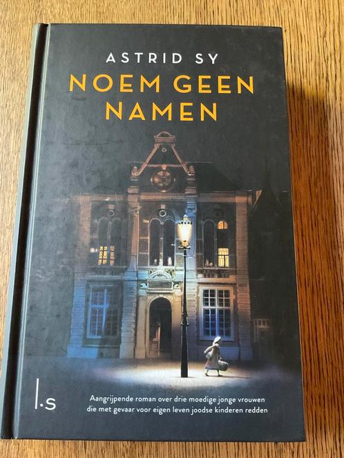 Astrid Sy - Noem geen namen, Boeken, Kinderboeken | Jeugd | 13 jaar en ouder, Zo goed als nieuw, Ophalen of Verzenden