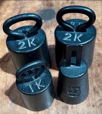 Antieke Gewichten Set - 4 Stuks beschikbaar voor biedingen