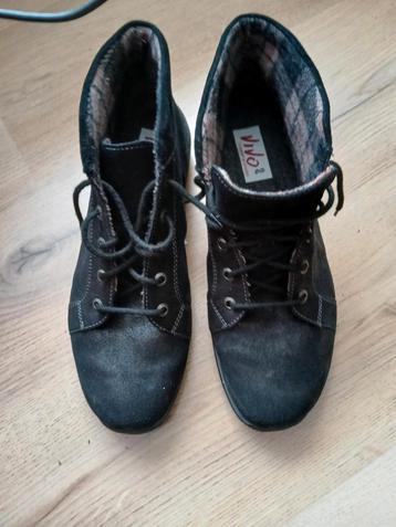 Zwarte enkellaarsjes maat 42 vivo beschikbaar voor biedingen