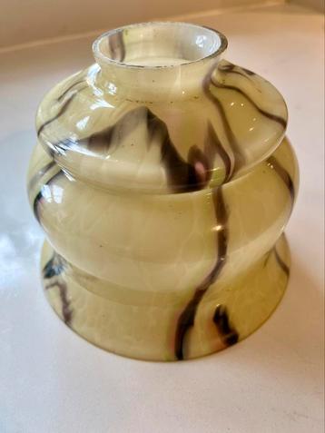 Beige lampenkapje Art Deco opaline roze groene swirl beschikbaar voor biedingen