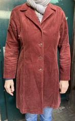 Ribfluwelen lange jas bruinrood maat 42 vintage, Kleding | Dames, Ophalen of Verzenden, Zo goed als nieuw, Maat 42/44 (L), Rood