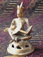 Mooi oud brons beeldje uit Tibet van een muzikant 9 cm.