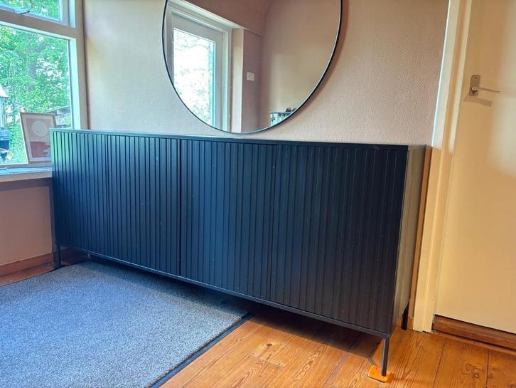 WOOOD New Gravure Dressoir B 200 cm - Grenen - Zwart, Huis en Inrichting, Kasten | Dressoirs, Zo goed als nieuw, 150 tot 200 cm