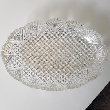 Antiek schaal persglas beschikbaar voor biedingen