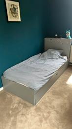 Ikea bed grijs met lade voor extra matras en opbergvakjes, Ophalen, 90 cm, Eenpersoons, Zo goed als nieuw