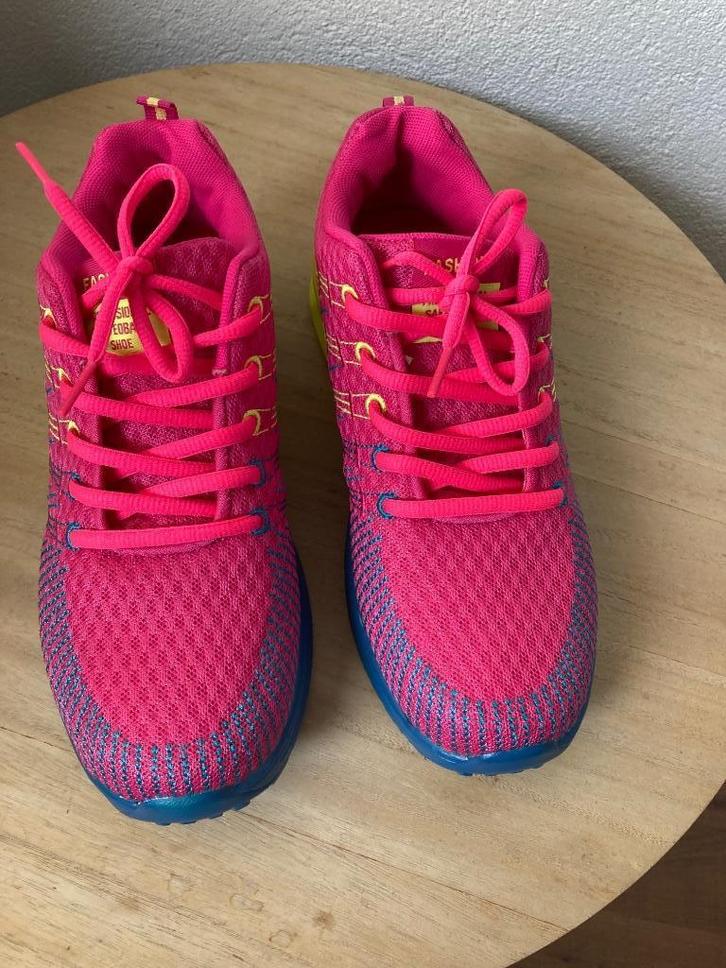 Sneakers lichtgewicht maat 39/40, Kleding | Dames, Schoenen, Zo goed als nieuw, Sneakers of Gympen, Ophalen