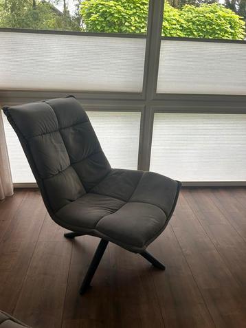 2 keurige draaistoelen beschikbaar voor biedingen