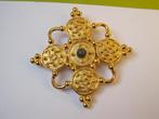 Broche JJ goudkleurig kruis model met markasiet bolletje., Sieraden, Tassen en Uiterlijk, Verzenden, Zo goed als nieuw, Overige materialen