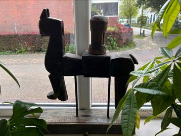 Moet weg – Origineel Aura Peeperkorn houten sculptuur beschikbaar voor biedingen