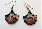Prachtige cloisonne oorbellen bloemen met vlinder (7484-1026, Ophalen, Zo goed als nieuw, Overige kleuren, Overige materialen