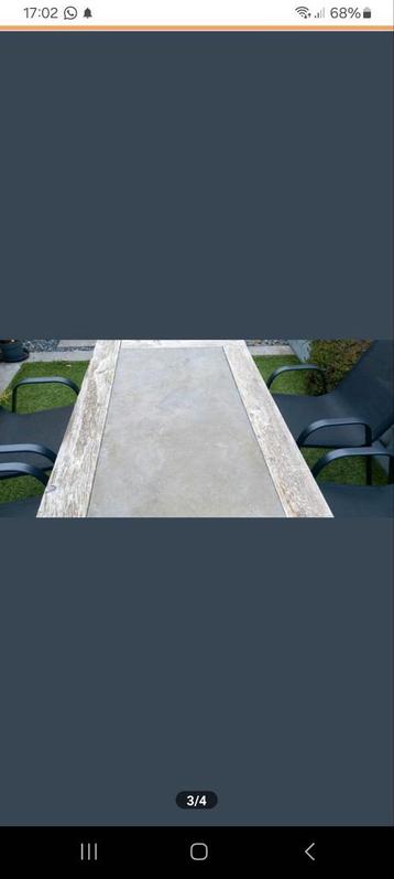 Gratis tuintafel beschikbaar voor biedingen