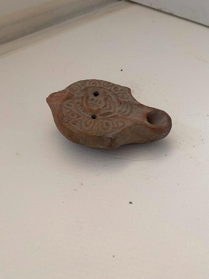 Romeins olielampje. Terracotta antiek. Gebruikt, Antiek en Kunst, Antiek | Keramiek en Aardewerk, Ophalen of Verzenden