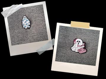 2 leuke pins met grappige spoken te koop beschikbaar voor biedingen