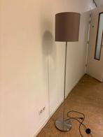 GRATIS Moderne vloerlamp, Huis en Inrichting, Lampen | Vloerlampen, Ophalen, Zo goed als nieuw, Metaal, Modern