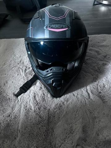 Caberg helm met roze details beschikbaar voor biedingen