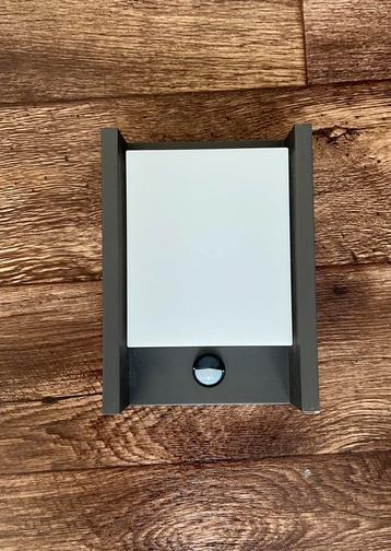 Buitenlamp (lamp) met sensor, bewegingsmelder, LED, Philips beschikbaar voor biedingen