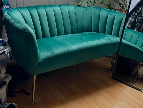 Bank Amy 2-zits Velvet Groen – Als Nieuw! Van Giga Meubel, Huis en Inrichting, Banken | Sofa's en Chaises Longues, Zo goed als nieuw