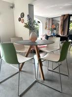 Hay tafel + 4 Arper Catifa stoelen, Huis en Inrichting, Ophalen of Verzenden, Gebruikt, Rond, 50 tot 100 cm