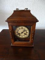 Houten tafel pendule, Ophalen