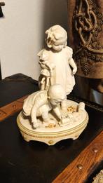 Mooi antiek Bisquit porcelein beeldje., Ophalen