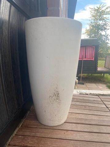 Witte plantenbak/vazen beschikbaar voor biedingen
