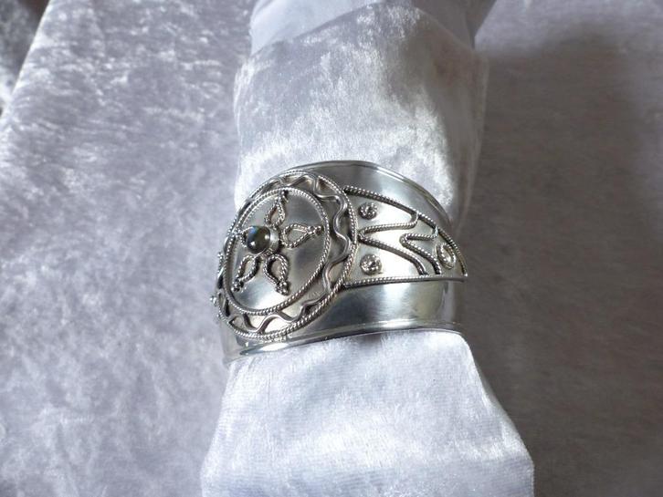 Mooie Brede Handgemaakt Zilveren Armband met labradoriet, Sieraden, Tassen en Uiterlijk, Antieke sieraden, Armband, Zilver, Met edelsteen