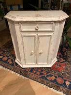 Brocante wit kastje met lade en planken, Huis en Inrichting, Kasten | Dressoirs, Ophalen, Gebruikt, 50 tot 100 cm, Met lade(s)