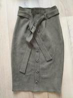 Rok groen suède XS zgan, Kleding | Dames, Rokken, Ophalen of Verzenden, Zo goed als nieuw, Maat 34 (XS) of kleiner, Boven de knie