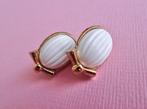 jwg Vintage 60s Trifari design oorbellen wit goud klr clips, Sieraden, Tassen en Uiterlijk, Antieke sieraden, Verzenden, Overige materialen