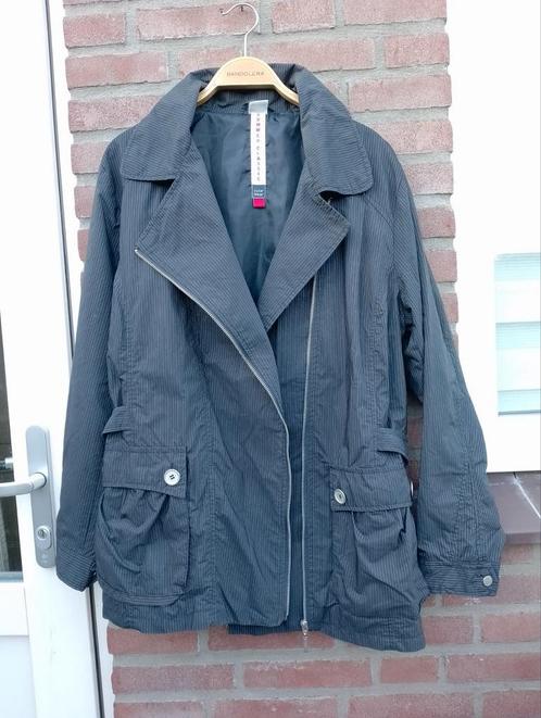 Lichtgewicht mooi jas van M&S,50 gestreept, Kleding | Dames, Grote Maten, Zo goed als nieuw, Jasje of Colbert, Zwart, Verzenden