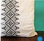 Hand geborduurd uniek kussen Fairtrade ZWART, Ophalen of Verzenden, Nieuw, Wit, Vierkant