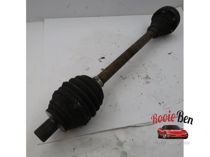 Aandrijfas links-achter van een Volkswagen Golf, Auto-onderdelen, Remmen en Aandrijving, Volkswagen, Gebruikt, 3 maanden garantie