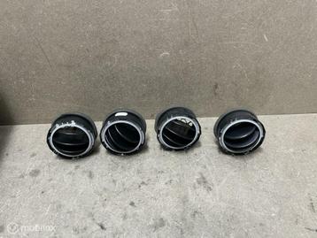 Dashboard luchtrooster SET Mitsubishi Colt VI ('04-'13) beschikbaar voor biedingen
